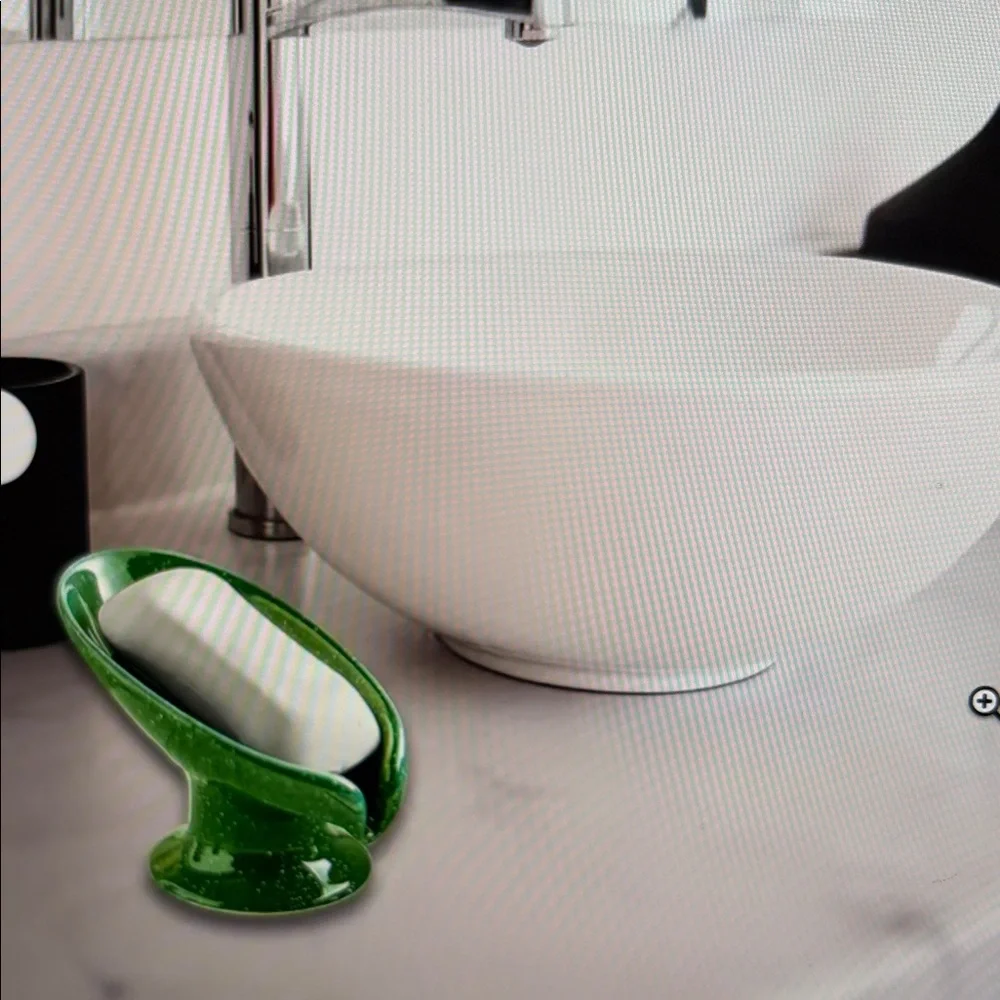 Self- draining soap holder